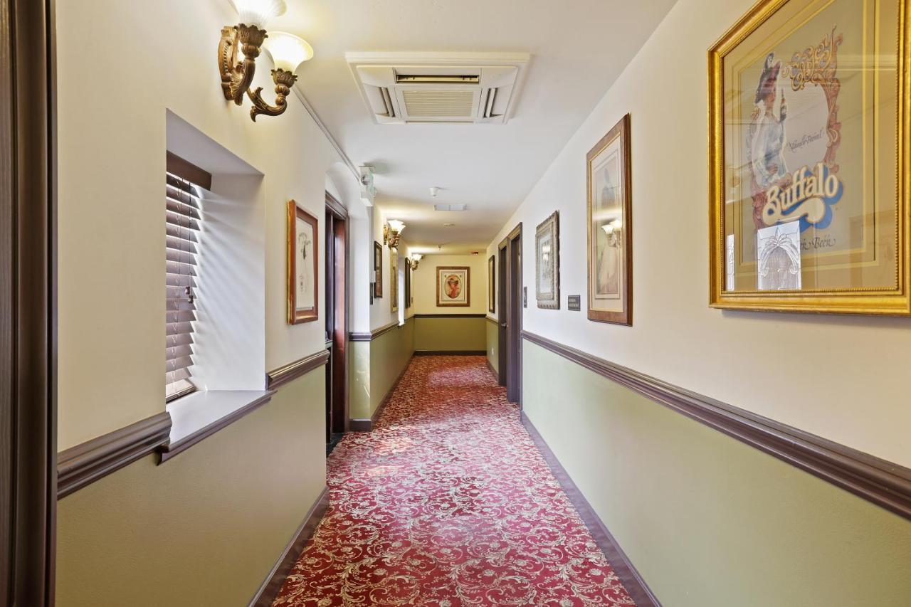 National Hotel 3*